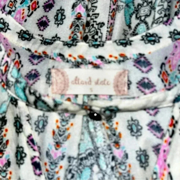 Altar’d State Sleeveless, keyhole front, boho, shark bite hem, top, tunic shirt - Picture 5 of 8